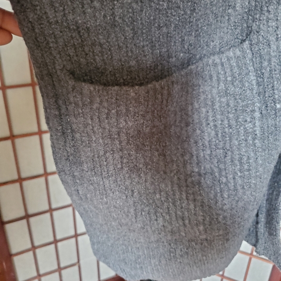 Woman's Cardigan (NWT) - Picture 4 of 10